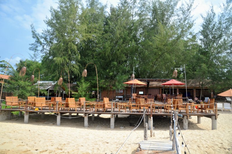 Wide exterior: full deck with parasols